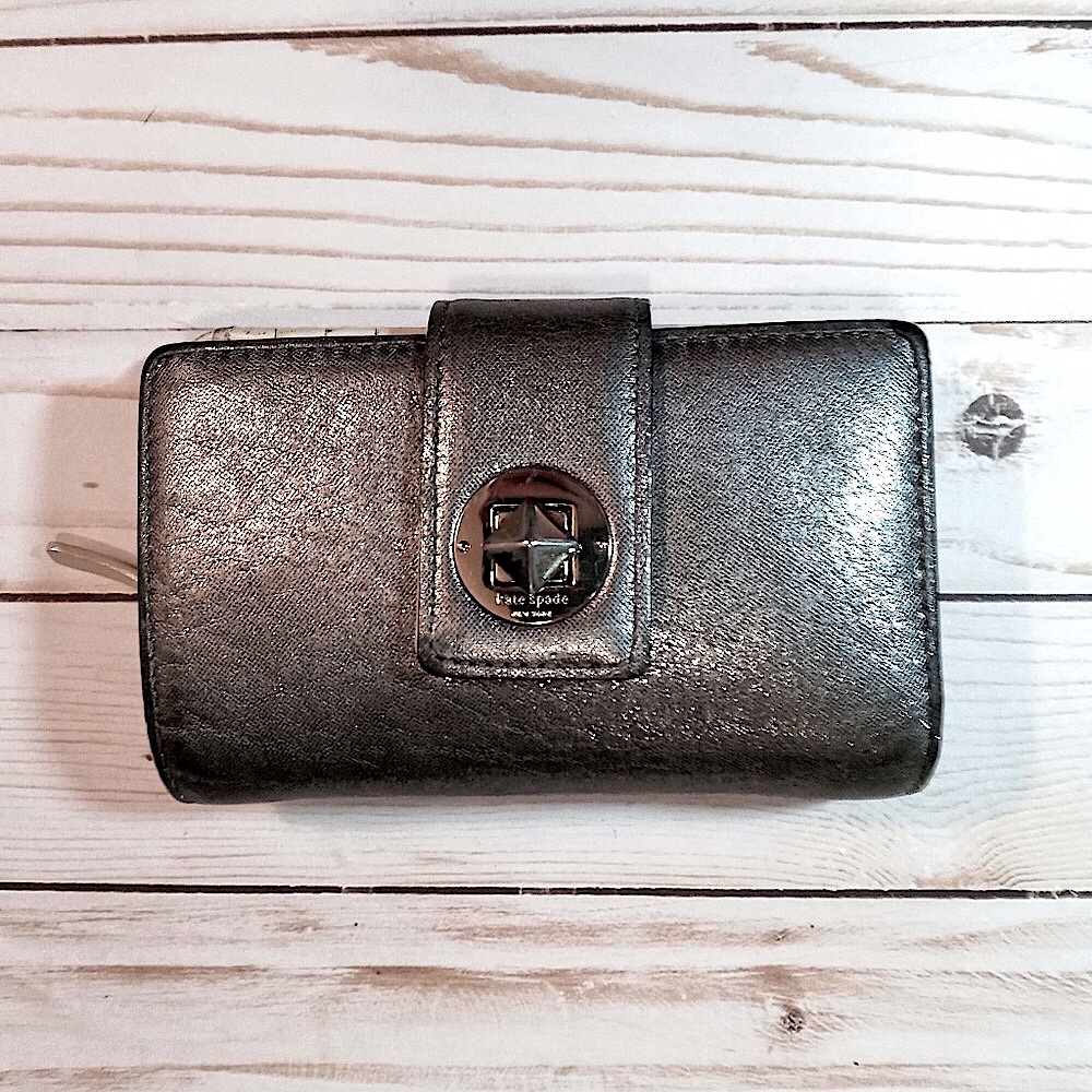Kate Spade New York Pyramid Turnlock Silver Wallet